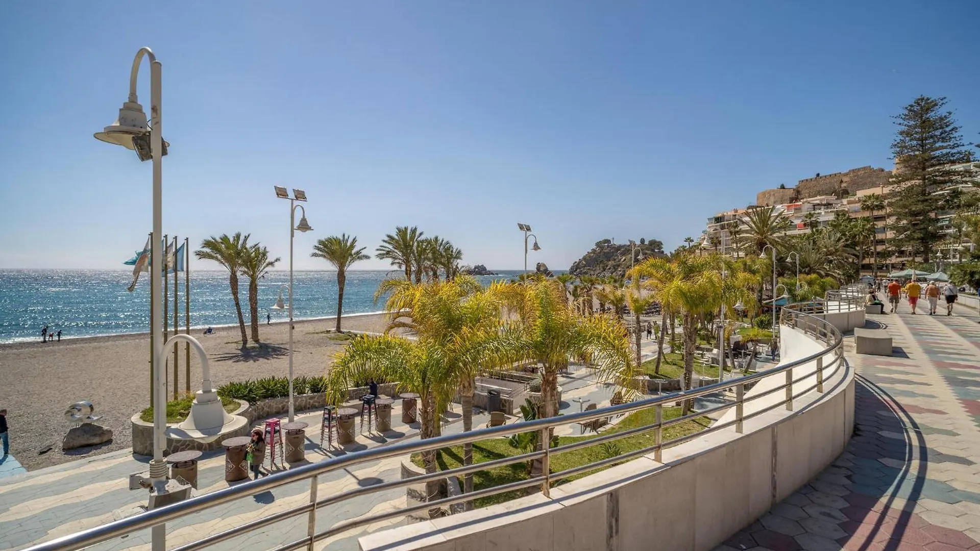Lovely Apartment In Almunecar With Kitchen