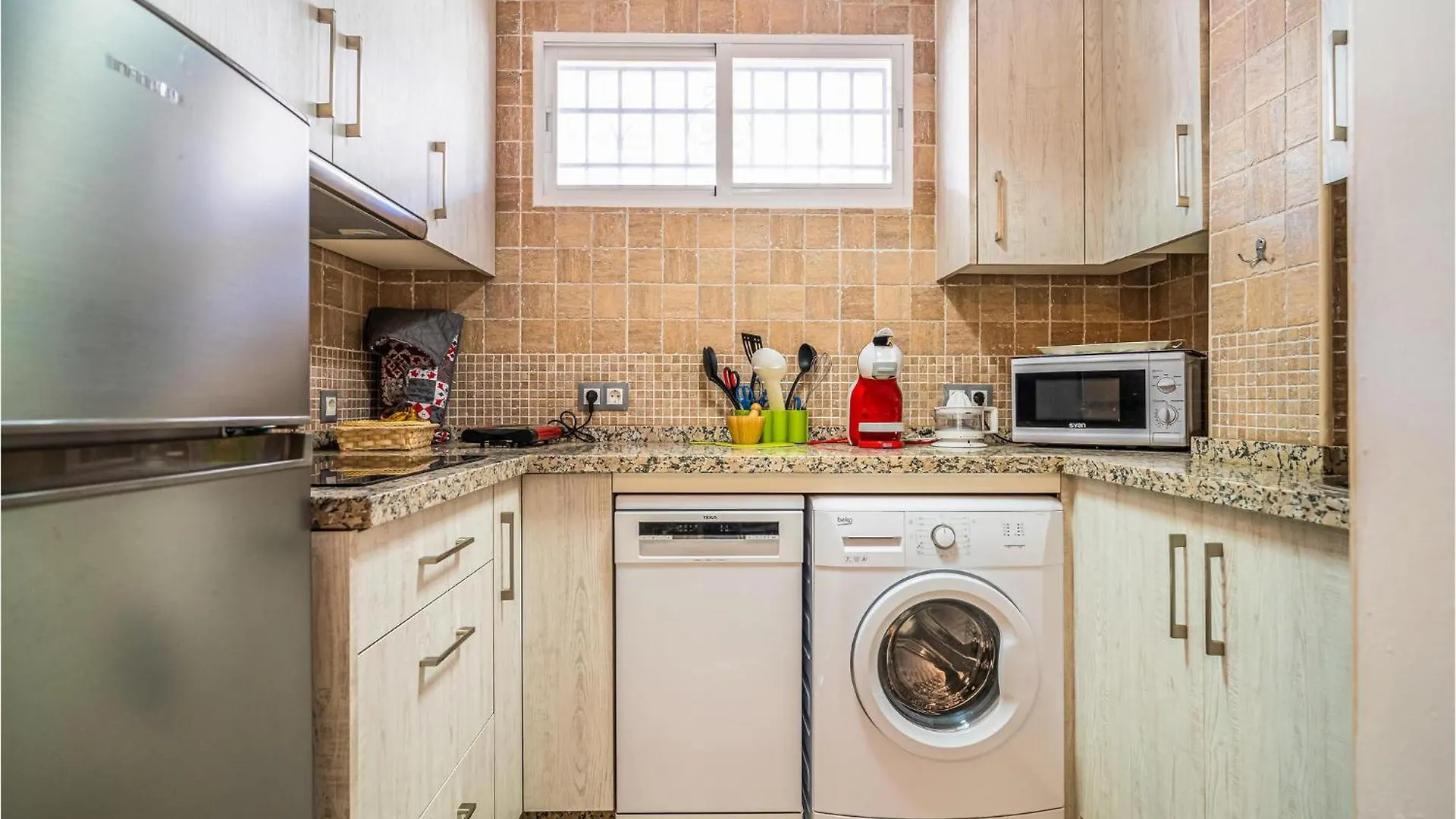 Lovely Apartment In Almunecar With Kitchen