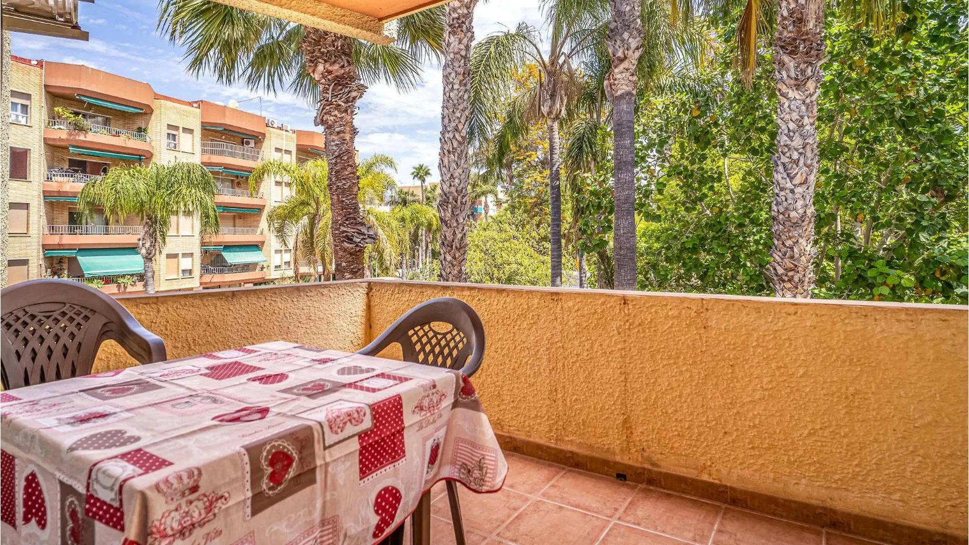 Lovely Apartment In Almunecar With Kitchen